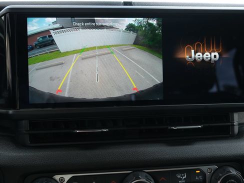 Used 2025 Jeep Wrangler Unlimited Sport AWD/4WD image 20