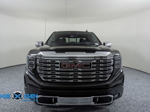 Used 2025 GMC Sierra 1500 Denali w/ Technology Package AWD/4WD image 2