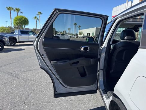 Used 2023 Kia Sorento SX image 16