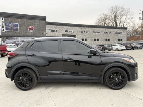 Used 2022 Nissan Kicks SV image 7