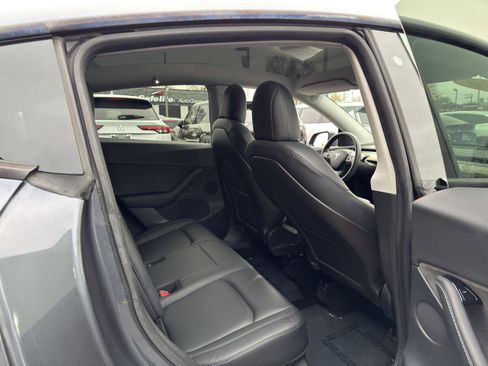 Used 2020 Tesla Model Y Long Range image 38