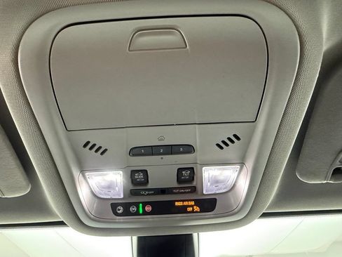 Used 2023 GMC Acadia SLT AWD/4WD image 30