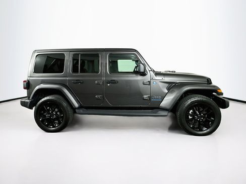 Used 2025 Jeep Wrangler Unlimited Sahara AWD/4WD image 10