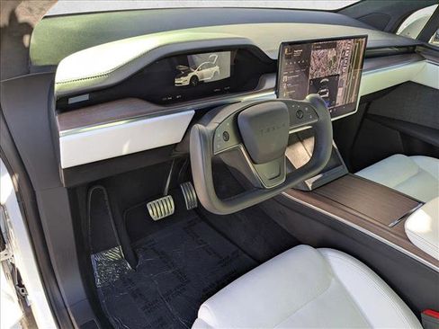 Used 2022 Tesla Model X image 10