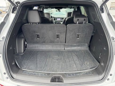 Used 2022 Buick Enclave Avenir w/ Avenir Technology Package image 27