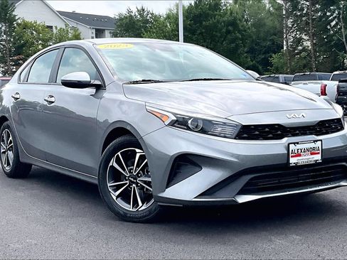 Used 2023 Kia Forte LXS w/ LXS Technology Package FWD image 2