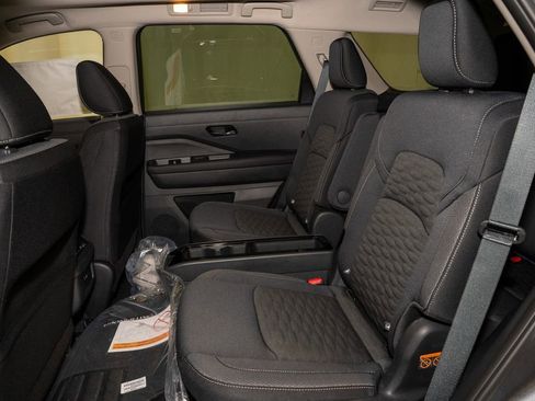 New 2025 Nissan Pathfinder SV image 10