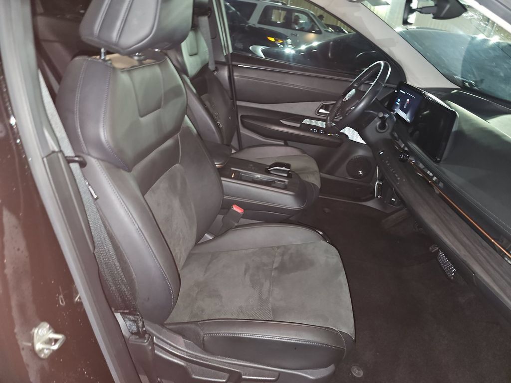 Used 2023 Nissan Ariya FWD image 5
