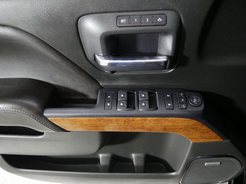 Used 2018 Chevrolet Silverado 1500 High Country image 19