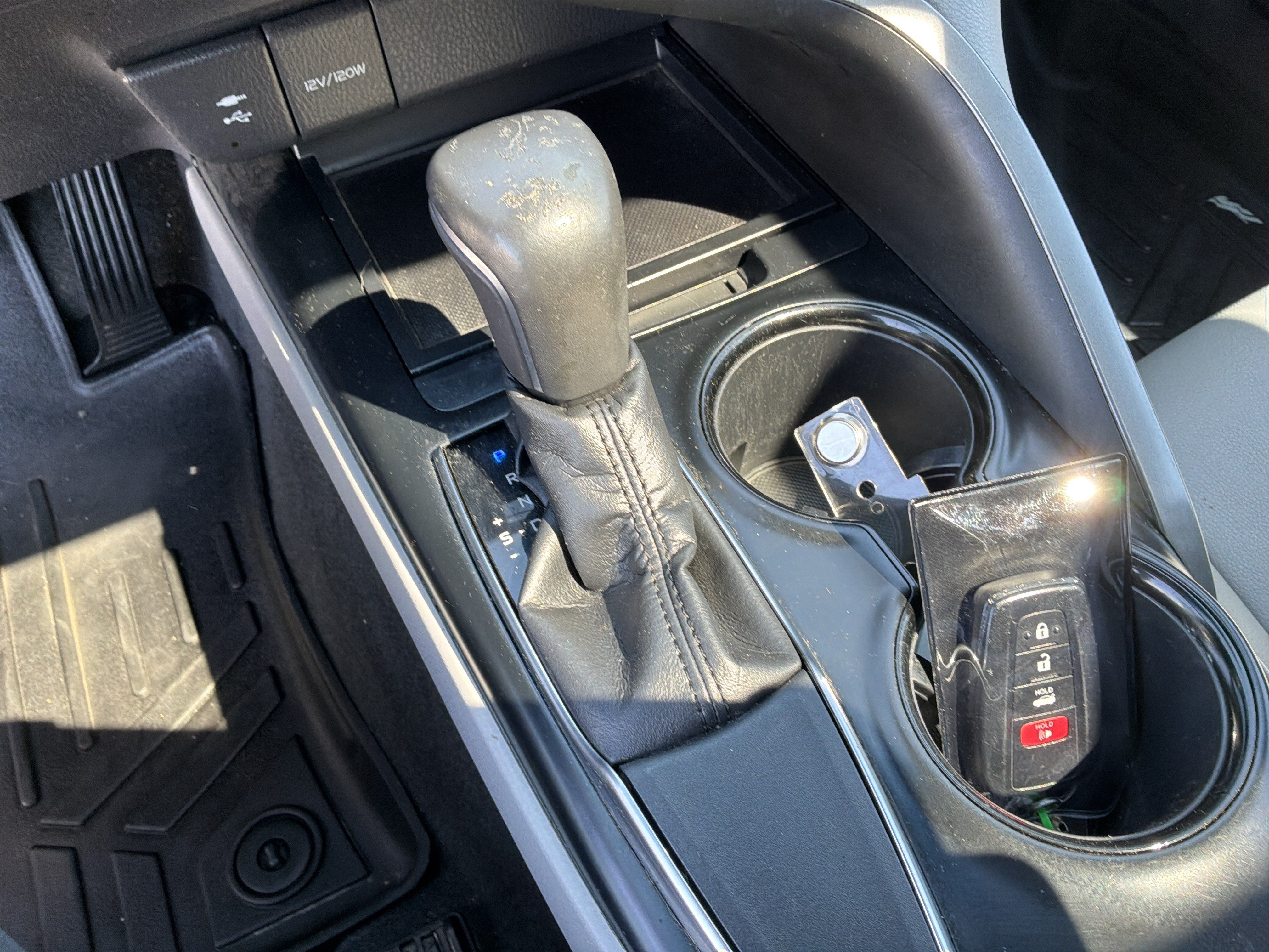 Used 2018 Toyota Camry SE w/ Moonroof Package FWD image 25