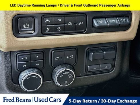 Used 2021 Chevrolet Tahoe Premier w/ Premium Package AWD/4WD image 16