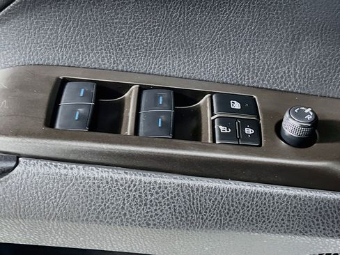 Used 2023 Toyota Camry SE FWD image 17
