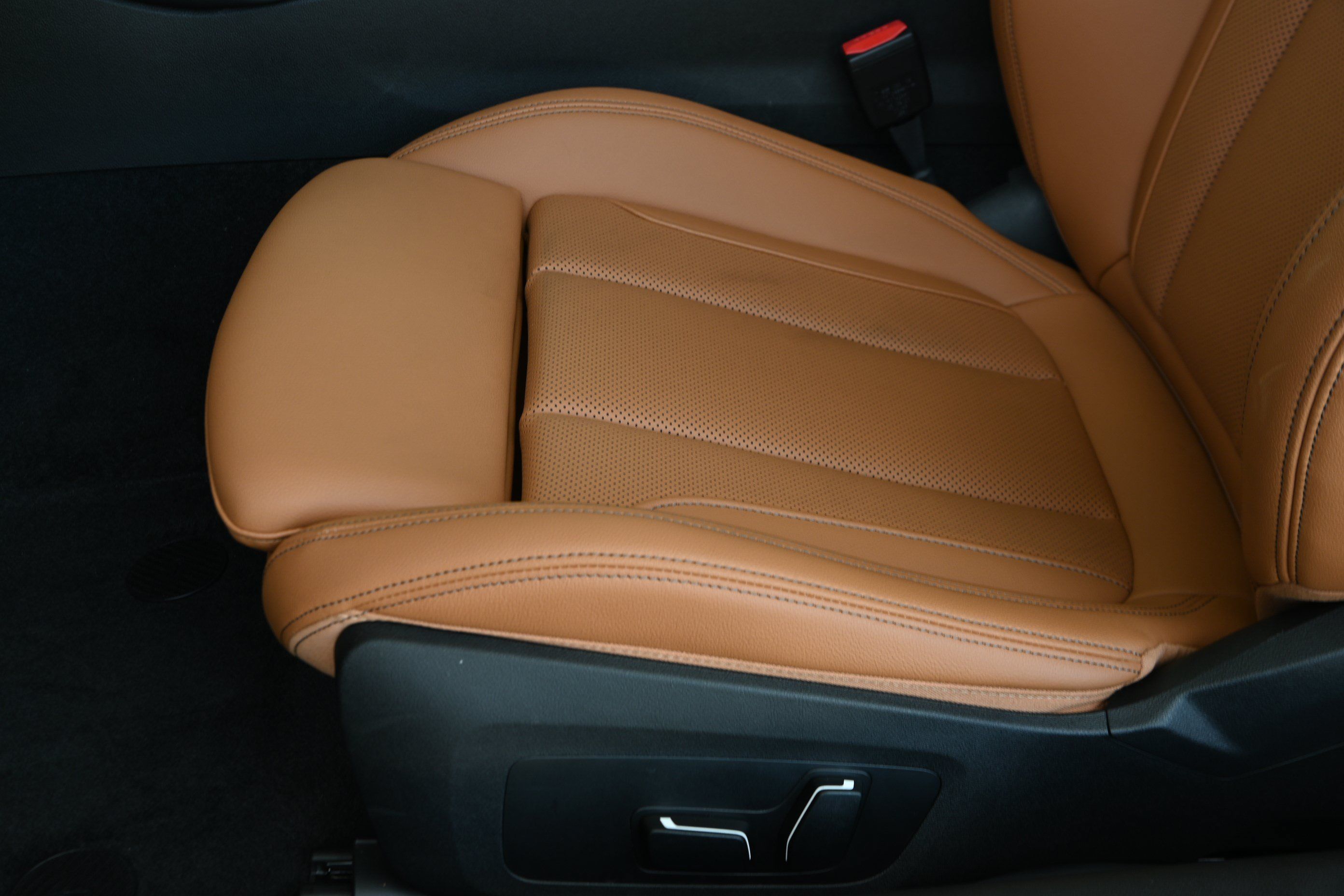 Used 2026 BMW M240i Coupe w/ Premium Package RWD image 32