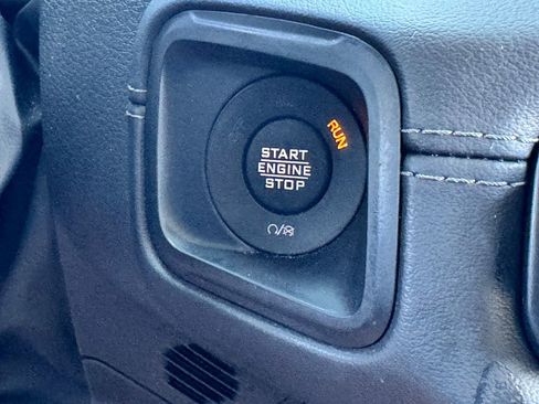 Used 2024 Jeep Wrangler Unlimited Sahara AWD/4WD image 28