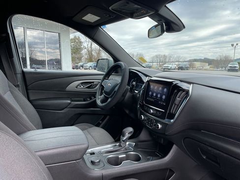 Used 2023 Chevrolet Traverse LT image 28