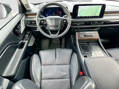Used 2025 Lincoln Aviator Reserve w/ Luxury Package image 24