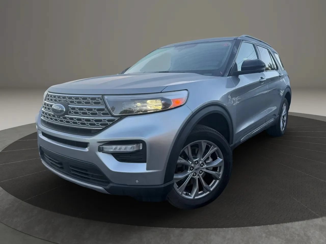 Used 2021 Ford Explorer Limited AWD/4WD image 1