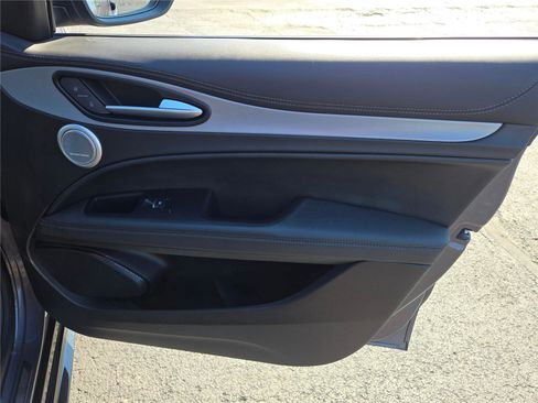 Used 2024 Alfa Romeo Stelvio Veloce image 6