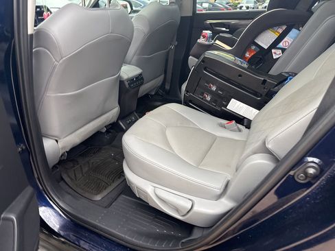 Used 2021 Toyota Highlander Platinum image 11