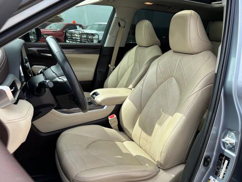 Used 2022 Toyota Highlander Platinum AWD/4WD image 7