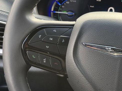 Used 2024 Chrysler Pacifica Limited FWD image 14