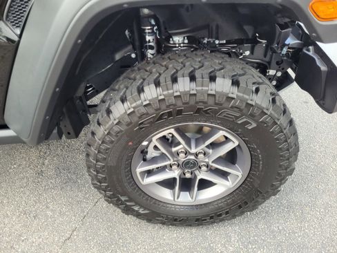 New 2025 Jeep Gladiator Mojave w/ Convenience Group image 12