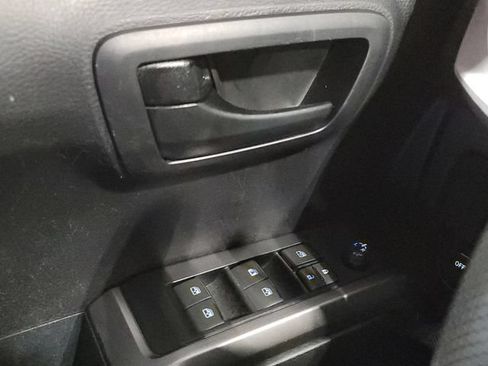 Used 2021 Toyota Tacoma SR5 AWD/4WD image 22