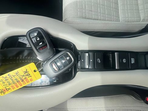 Used 2025 Honda HR-V LX image 17