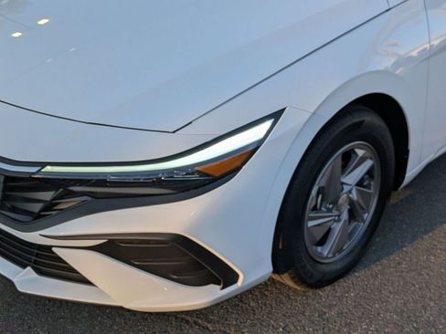 New 2026 Hyundai Elantra SE FWD image 9
