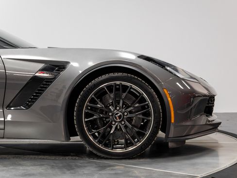 Used 2015 Chevrolet Corvette Z06 w/ 3LZ Preferred Equipment Group image 19