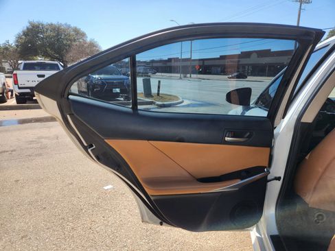 Used 2017 Lexus IS 200t w/ Premium Package image 8