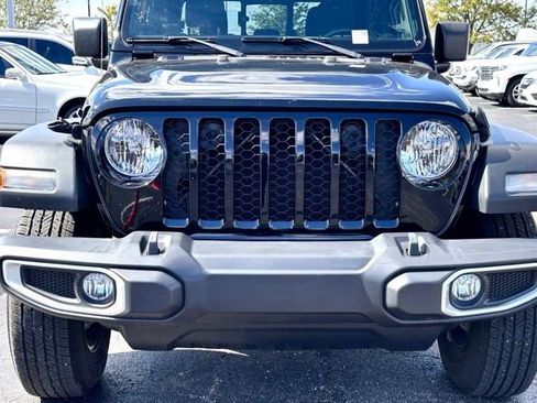 Used 2021 Jeep Gladiator Sport image 4