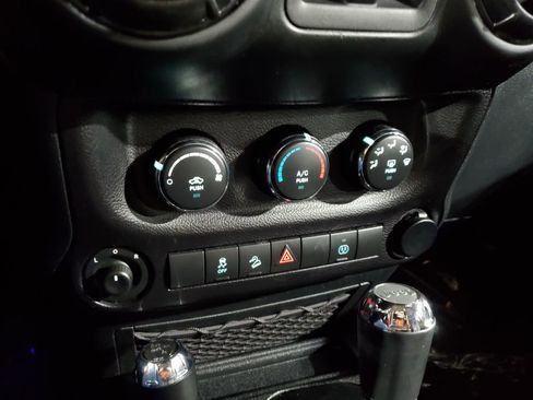 Used 2016 Jeep Wrangler Unlimited Sahara w/ Connectivity Group image 32