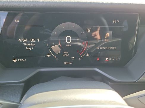 Used 2026 GMC Acadia Elevation w/ Elevation Premium Package FWD image 12