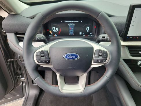 Used 2025 Ford Explorer Active RWD image 28