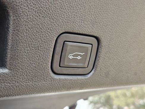 Used 2024 GMC Acadia Elevation image 29