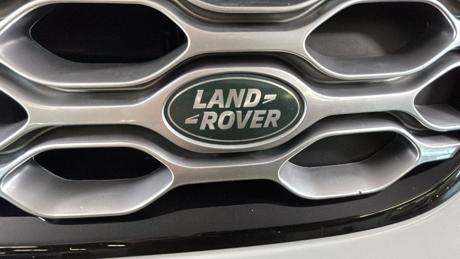 Used 2024 Land Rover Discovery S AWD/4WD image 8