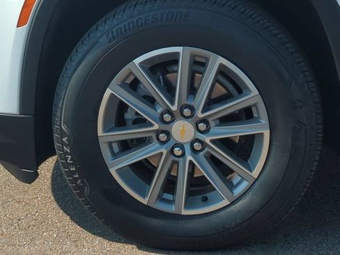 Used 2023 Chevrolet Traverse LT FWD image 10