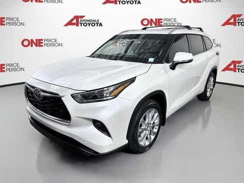 Certified 2024 Toyota Highlander Limited AWD/4WD image 4