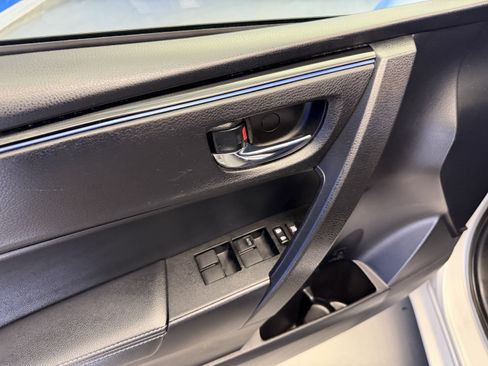 Used 2017 Toyota Corolla SE w/ Carpet Mat Package (TMS) FWD image 10