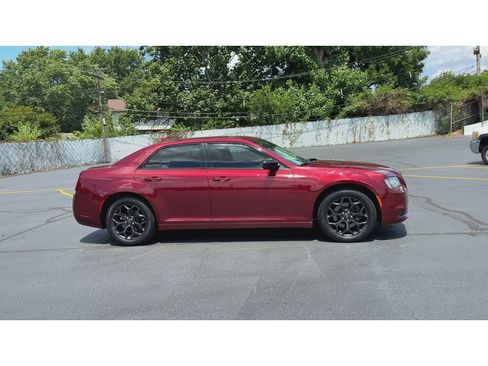 Used 2019 Chrysler 300 Touring w/ Sport Appearance Package AWD/4WD image 9