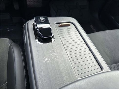 Used 2023 Nissan Ariya AWD image 23