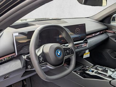 New 2026 BMW i5 eDrive40 image 3