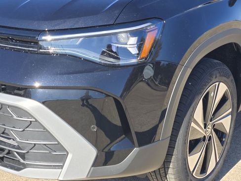 New 2026 Volkswagen Taos SE image 6