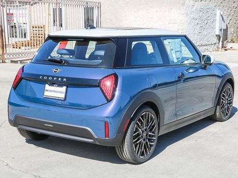 Used 2025 MINI Cooper 2-Door Hardtop image 7