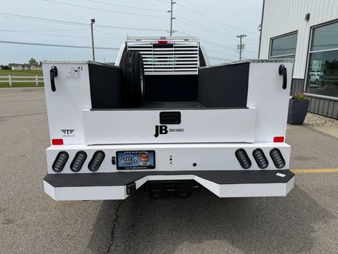 Used 2025 Ford F350 XLT AWD/4WD image 3