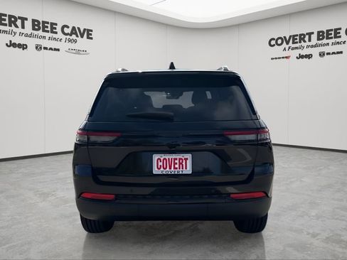 New 2025 Jeep Grand Cherokee Altitude image 8