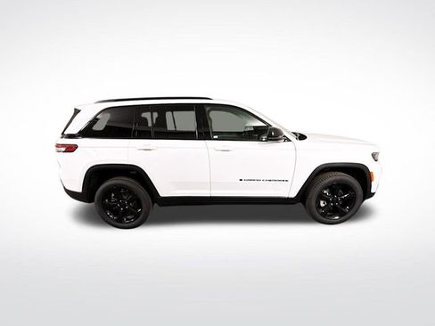 New 2025 Jeep Grand Cherokee Limited w/ Black Appearance Package image 8