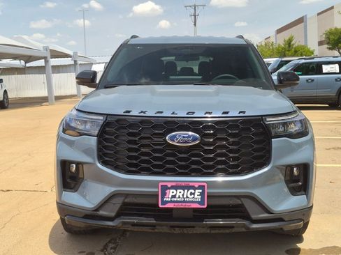 Used 2025 Ford Explorer ST-Line RWD image 2