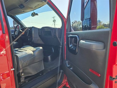 Used 2006 GMC TopKick C4500 2WD Crew Cab image 15